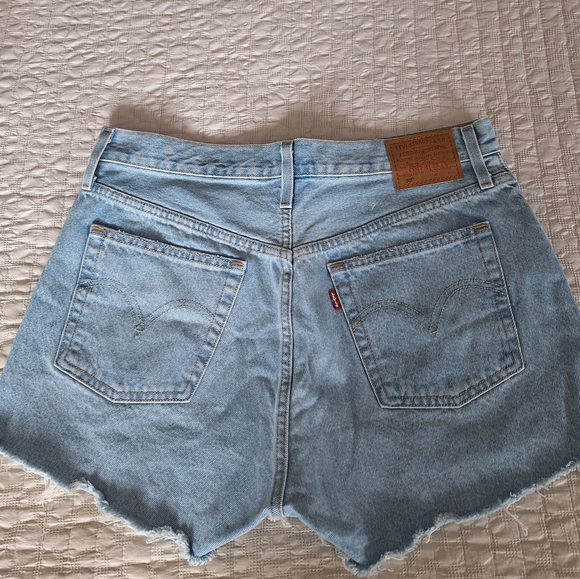 NWOT Levi's 501 high waisted shorts - Picture 4 of 9